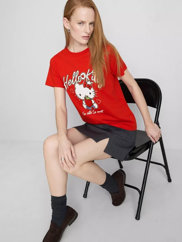 Hello Kitty Baumwoll-T-Shirt «Relaxed Strawberry»
