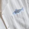Hemd mit gesticktem Fischmotiv am Reverskragen