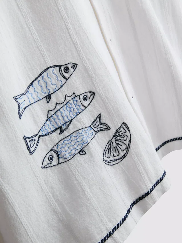 Hemd mit gesticktem Fischmotiv am Reverskragen