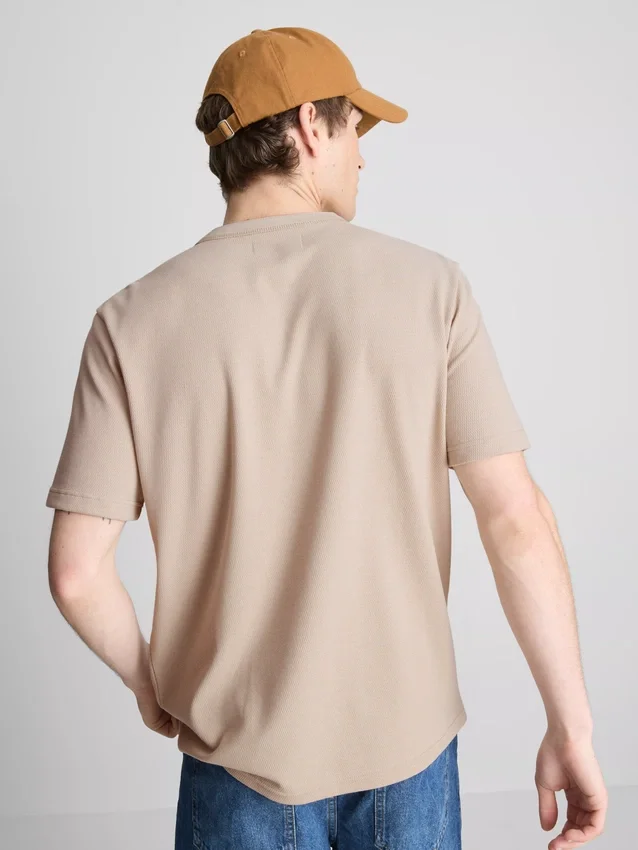 Henley-Hemd mit Struktur