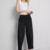 Hoch taillierte, konisch zulaufende Jeans aus Baumwoll-Denim