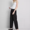 Hoch taillierte, konisch zulaufende Jeans aus Baumwoll-Denim