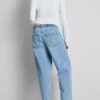 Hoch taillierte, konisch zulaufende Jeans aus Baumwoll-Denim