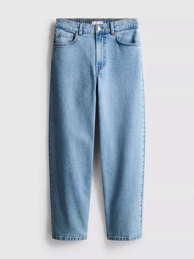 Hoch taillierte, konisch zulaufende Jeans aus Baumwoll-Denim