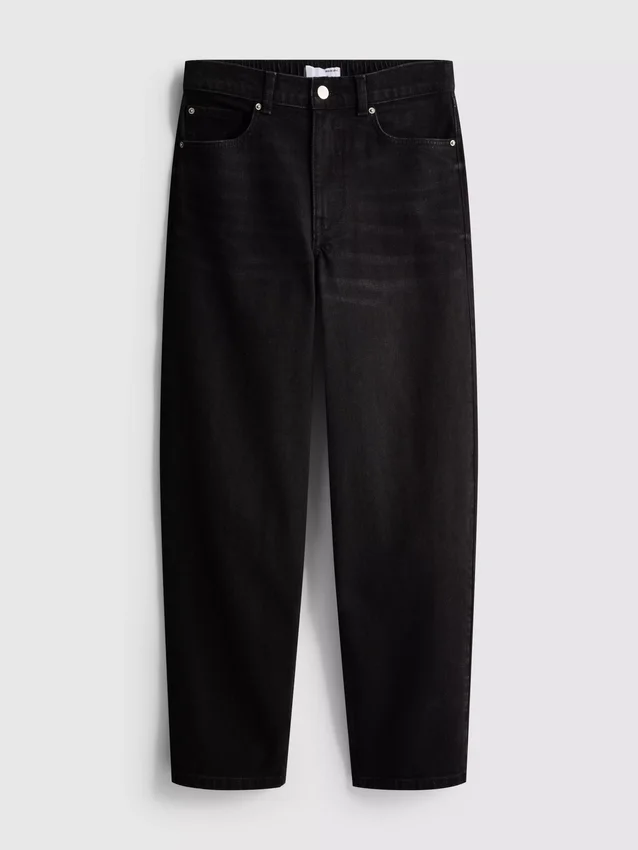 Hoch taillierte, konisch zulaufende Jeans aus Baumwoll-Denim