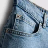 Hoch taillierte, konisch zulaufende Jeans aus Baumwoll-Denim