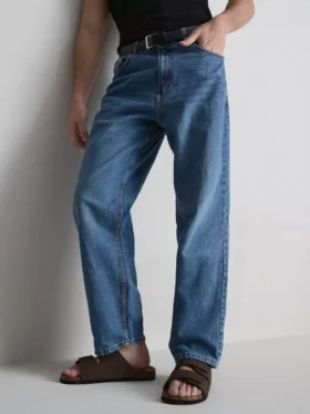 Hoch taillierte, locker sitzende Jeans