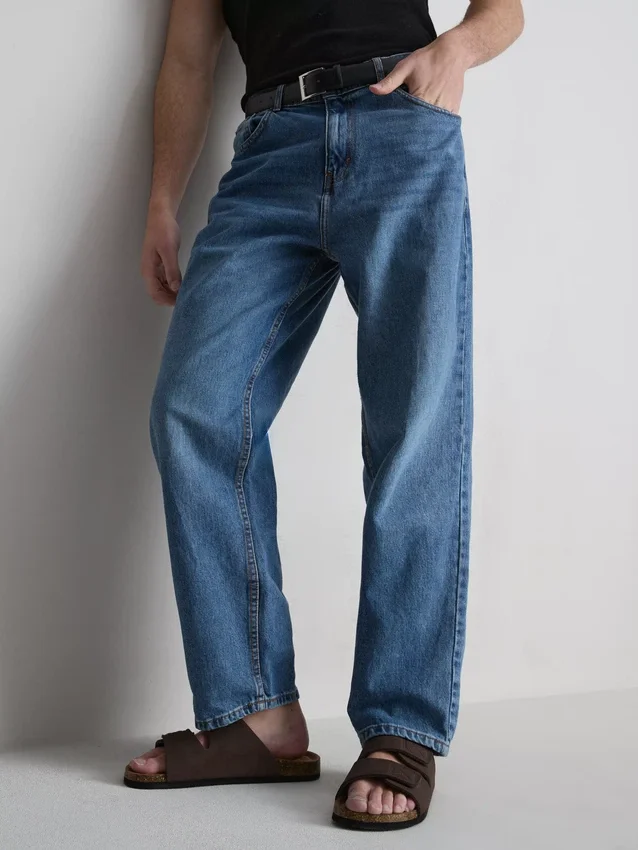 Hoch taillierte, locker sitzende Jeans