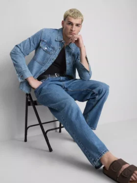 Hoch taillierte, locker sitzende Jeans
