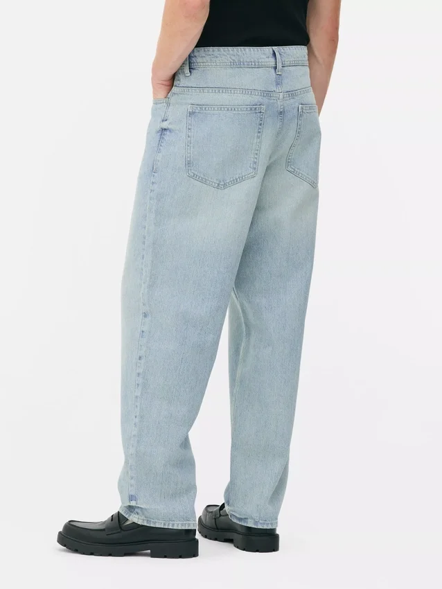 Hoch taillierte, locker sitzende Jeans