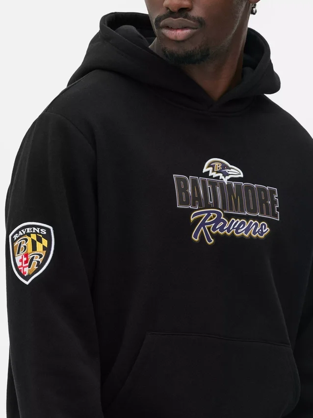 Hoodie mit NFL-Aufdruck der Baltimore Ravens