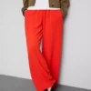 Hose mit elastischem Bund und weitem Bein