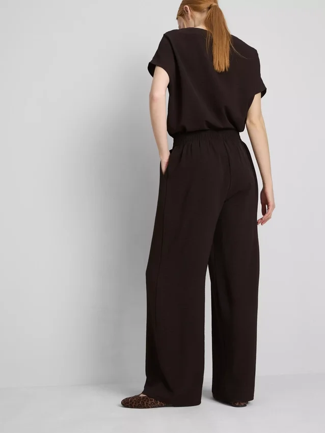 Hose mit elastischem Bund und weitem Bein