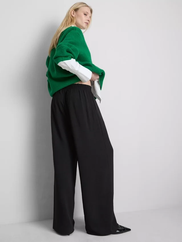 Hose mit elastischem Bund und weitem Bein