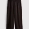 Hose mit elastischem Bund und weitem Bein