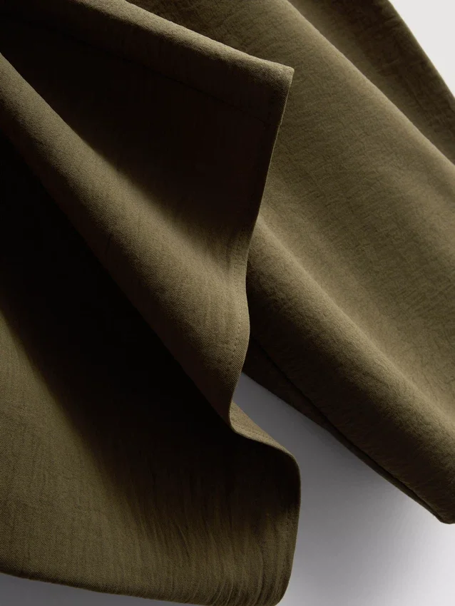 Hose mit elastischem Bund und weitem Bein