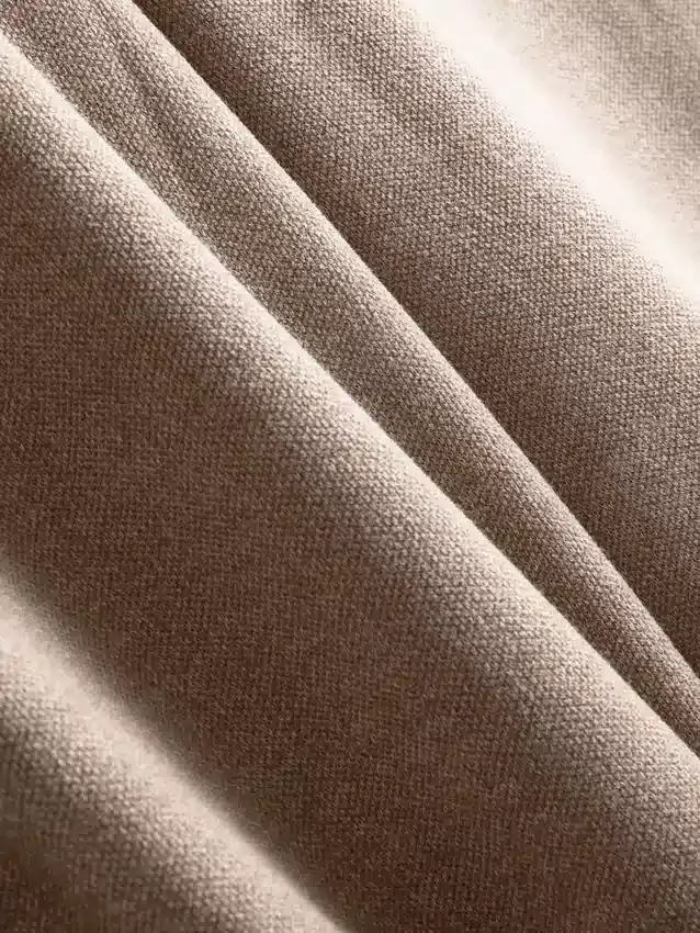 Hose mit mittlerer Leibhöhe und weitem Bein