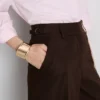 Hose mit weitem Bein, Falten und Gürteldetail