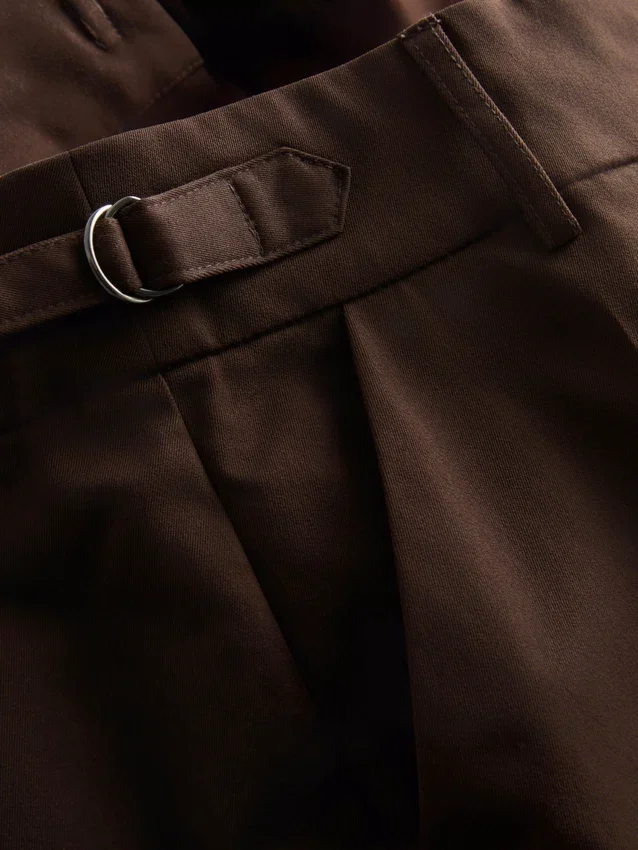 Hose mit weitem Bein, Falten und Gürteldetail