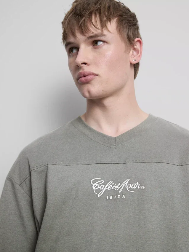 Ibiza T-Shirt mit V-Ausschnitt