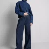 Jeans mit mittlerer Leibhöhe, Gürtel und weitem Bein