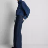 Jeans mit mittlerer Leibhöhe, Gürtel und weitem Bein