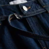 Jeans mit mittlerer Leibhöhe, Gürtel und weitem Bein