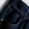 Jeans mit mittlerer Leibhöhe, Gürtel und weitem Bein