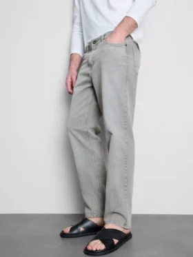 Jeans mit mittlerer Leibhöhe und geradem Bein