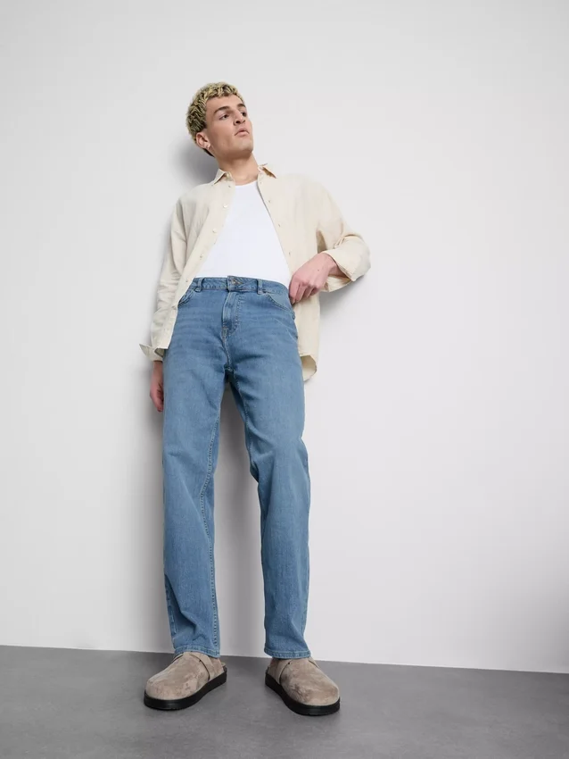 Jeans mit mittlerer Leibhöhe und geradem Bein