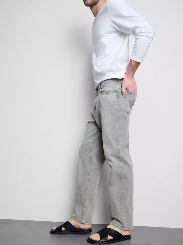 Jeans mit mittlerer Leibhöhe und geradem Bein
