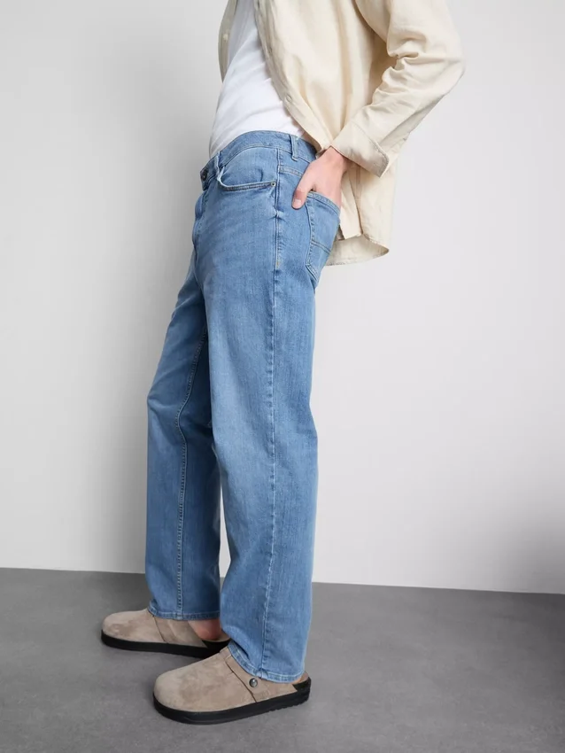 Jeans mit mittlerer Leibhöhe und geradem Bein