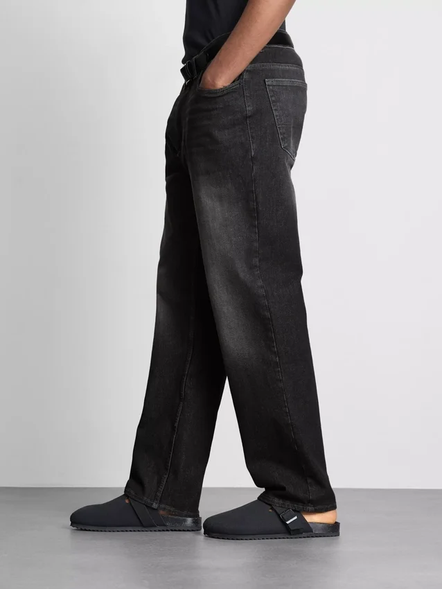 Jeans mit mittlerer Leibhöhe und geradem Bein