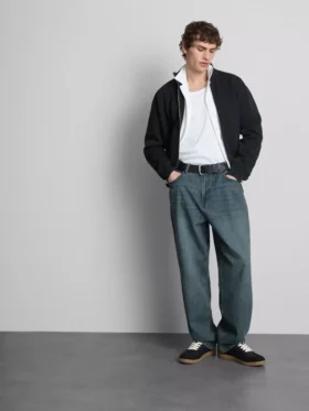 Jeans mit mittlerer Leibhöhe und lockerem, geradem Schnitt