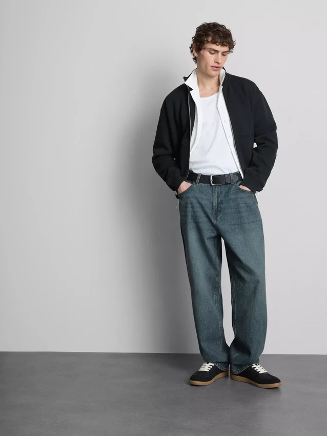 Jeans mit mittlerer Leibhöhe und lockerem, geradem Schnitt