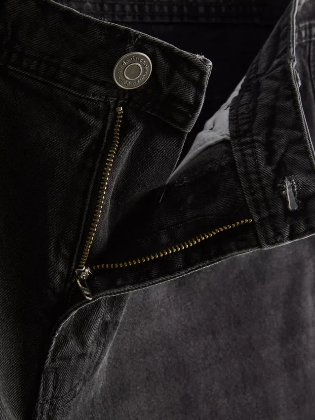 Jeans mit mittlerer Leibhöhe und lockerem, geradem Schnitt
