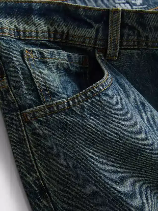 Jeans mit mittlerer Leibhöhe und lockerem, geradem Schnitt
