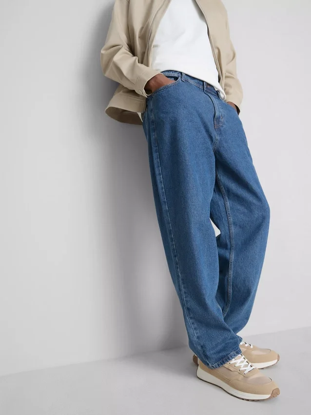 Jeans mit mittlerer Leibhöhe und lockerer Passform