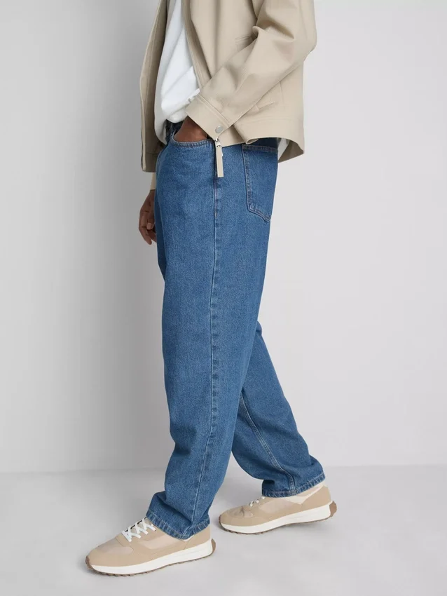 Jeans mit mittlerer Leibhöhe und lockerer Passform