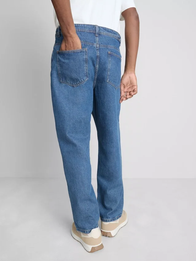 Jeans mit mittlerer Leibhöhe und lockerer Passform