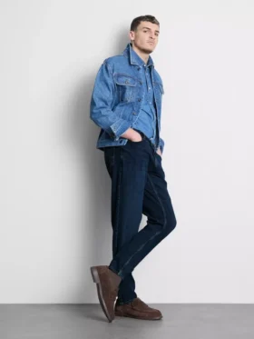 Jeans mit mittlerer Leibhöhe und schmaler Passform
