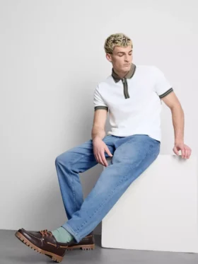 Jeans mit mittlerer Leibhöhe und schmaler Passform