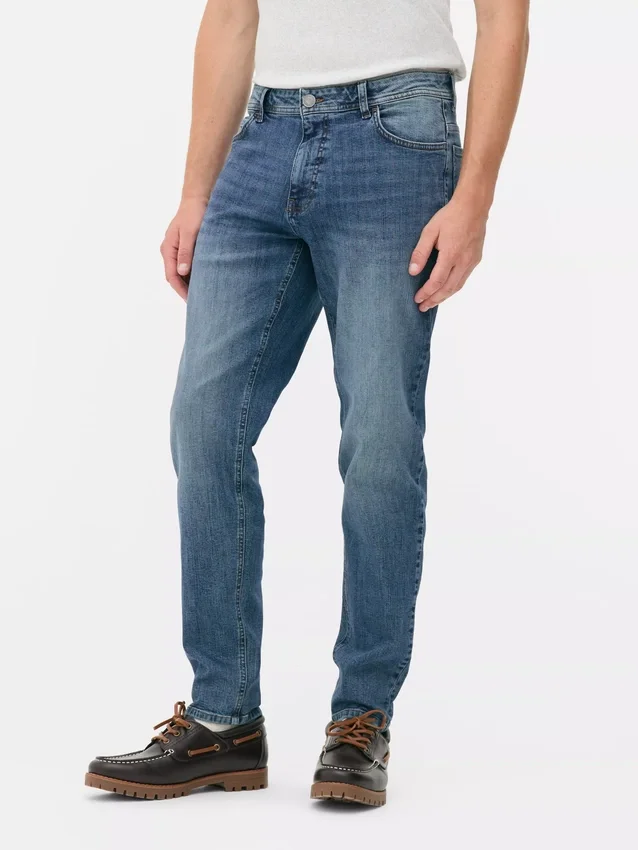 Jeans mit mittlerer Leibhöhe und schmaler Passform