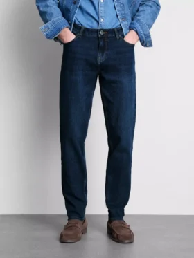 Jeans mit mittlerer Leibhöhe und schmaler Passform