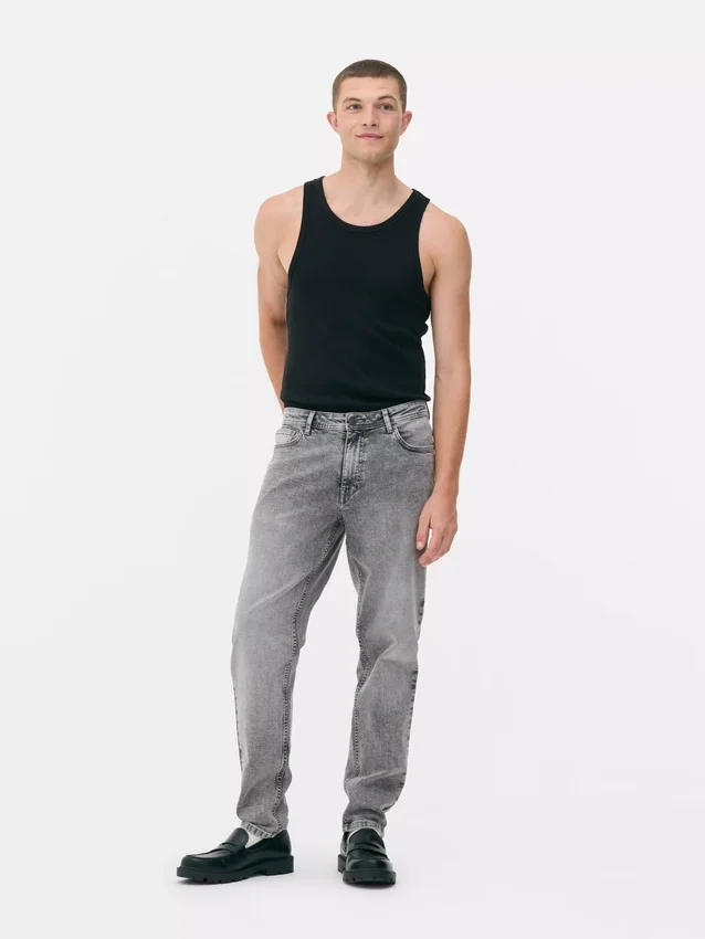 Jeans mit mittlerer Leibhöhe und schmaler Passform