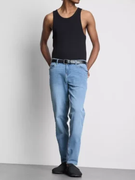 Jeans mit mittlerer Leibhöhe und schmaler Passform