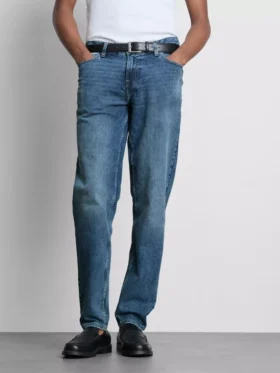 Jeans mit mittlerer Leibhöhe und schmaler Passform