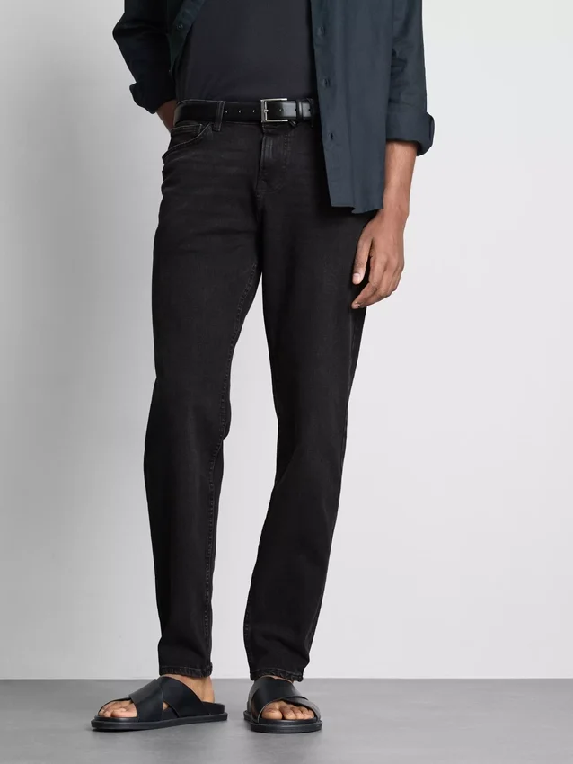 Jeans mit mittlerer Leibhöhe und schmaler Passform