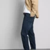 Jeans mit mittlerer Leibhöhe und schmaler Passform
