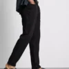 Jeans mit mittlerer Leibhöhe und schmaler Passform